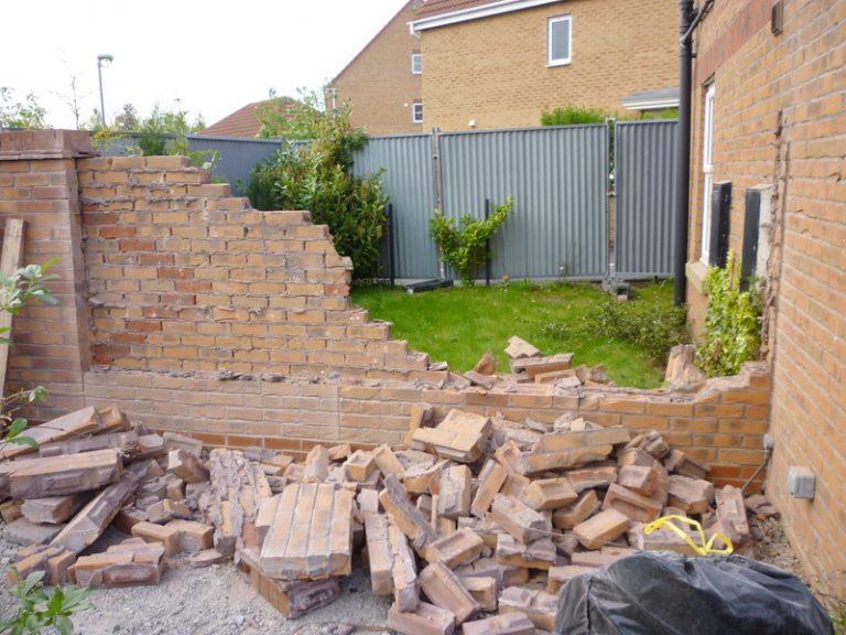 Как демонтировать забор: правильная последовательность