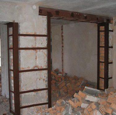 Демонтаж стен кирпичных, бетонных, деревянных цена