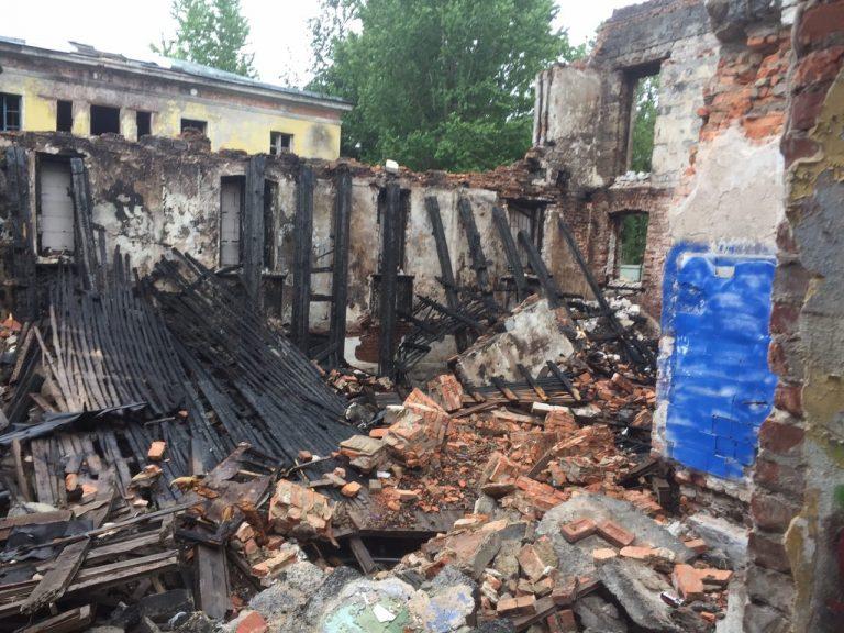 Сколько стоит разобрать дом после пожара и вывести